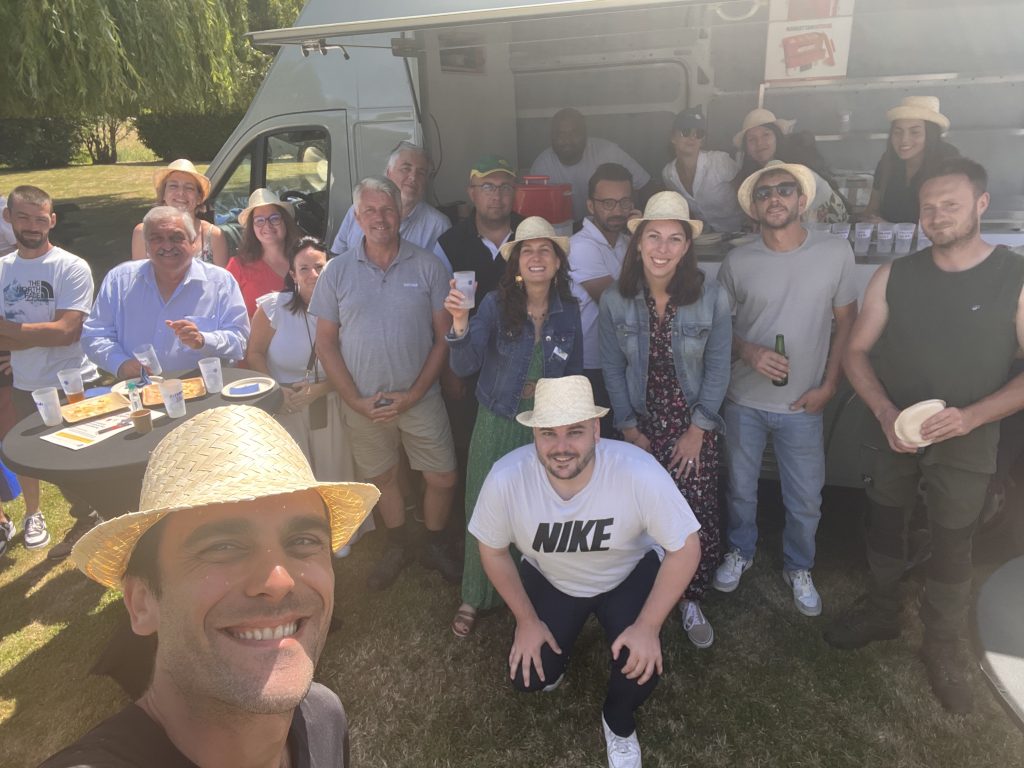 photos de groupe des adhérents et de l'équipe Accès SAP