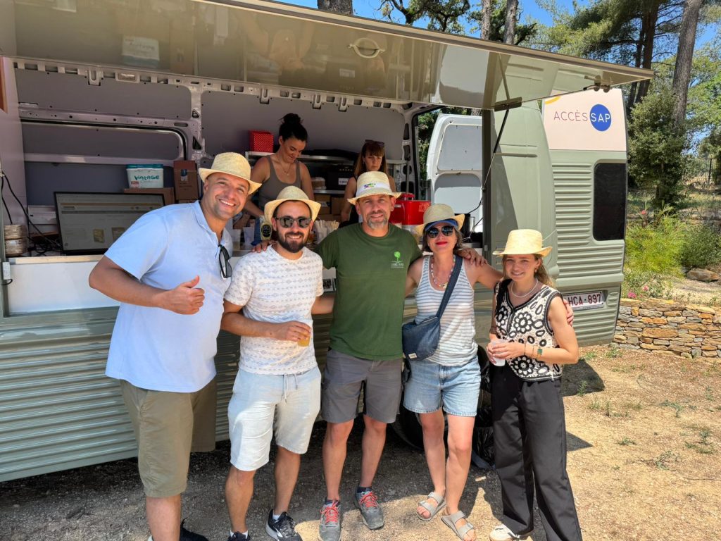 Photo de groupe des adhérents et de l'équipe Accès SAP 